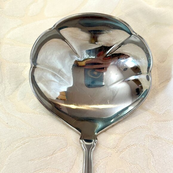 Distinction Deluxe Stainless by Oneida HH Valerie Gravy Ladle 7-3/4" - Picture 7 of 11